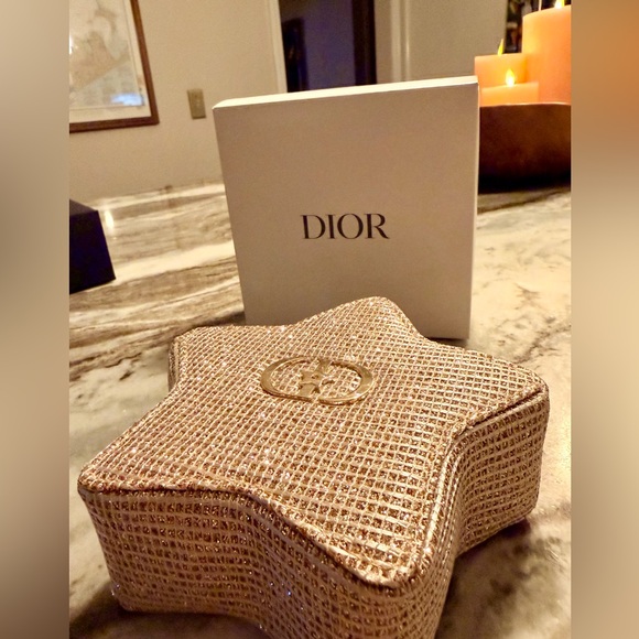 Dior Star POUCH. GWP. Seals remain on zipper pull & front plate. Box included - Picture 4 of 5